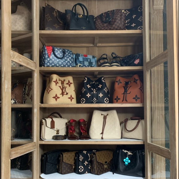 Meet your Posher, Mrs. Shopaholic 🙈 - Picture 2 of 3